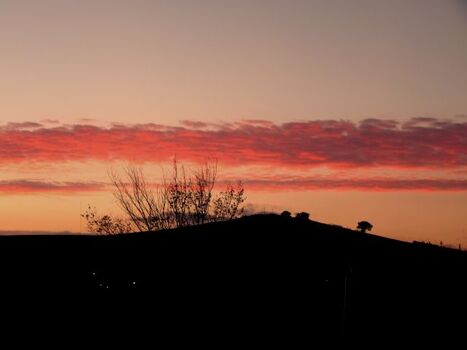 Die Sonnenuntergänge können Sie vom Pool und von ihrem Garten aus geniessen