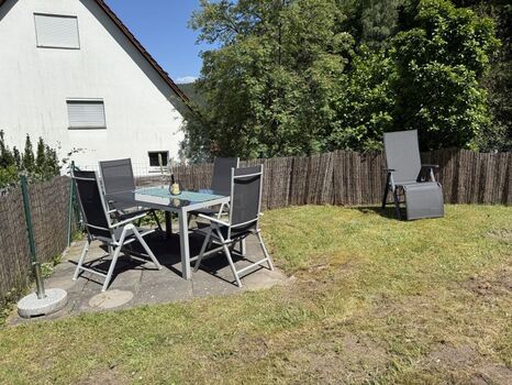 Garten mit Spielplatz