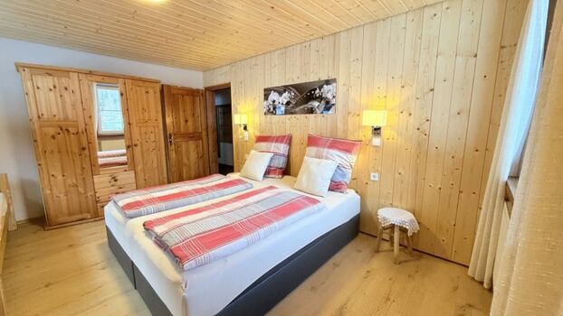 Vierbett Schlafzimmer Babybett zustellbar