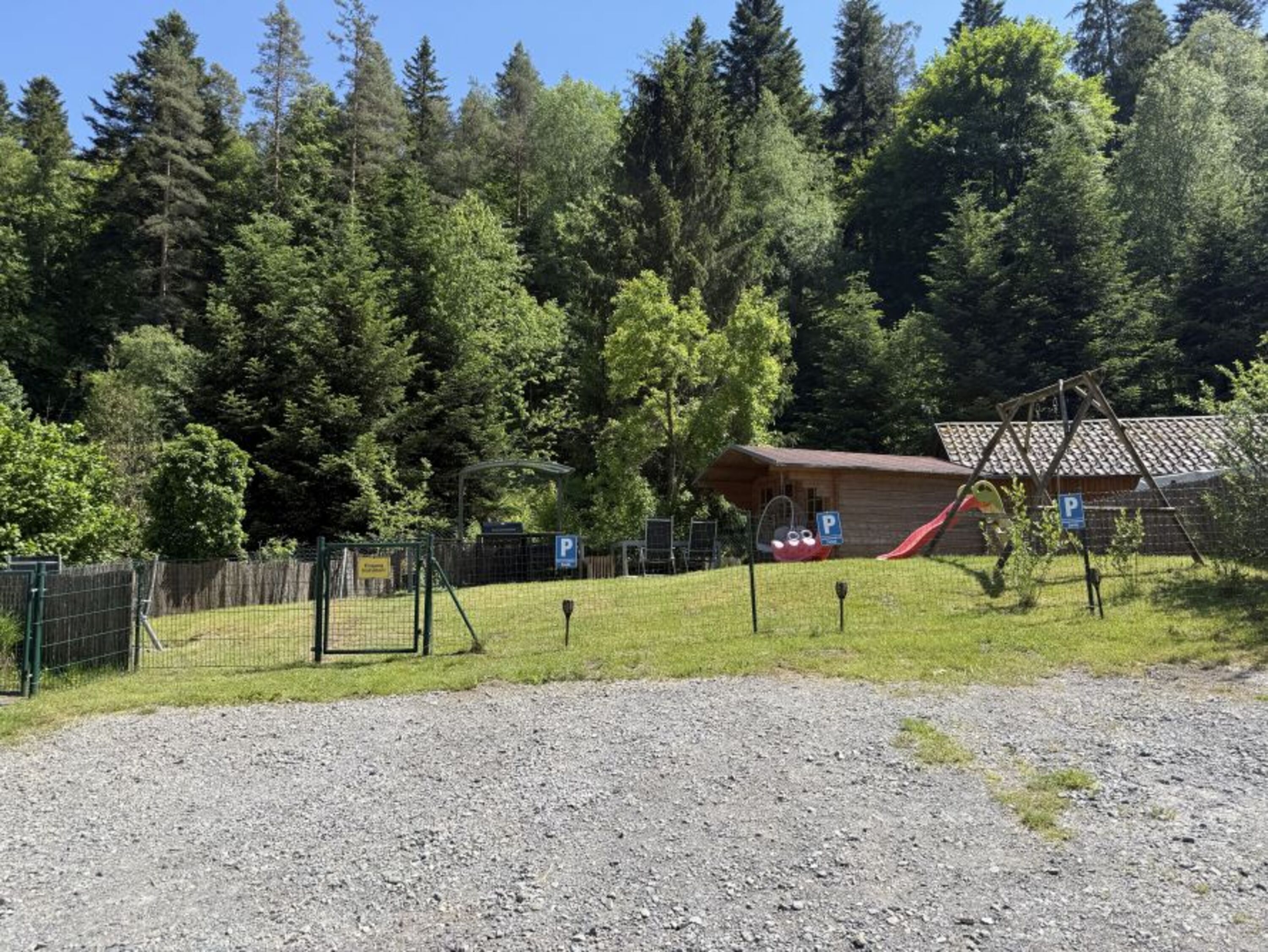 Garten mit Spielplatz