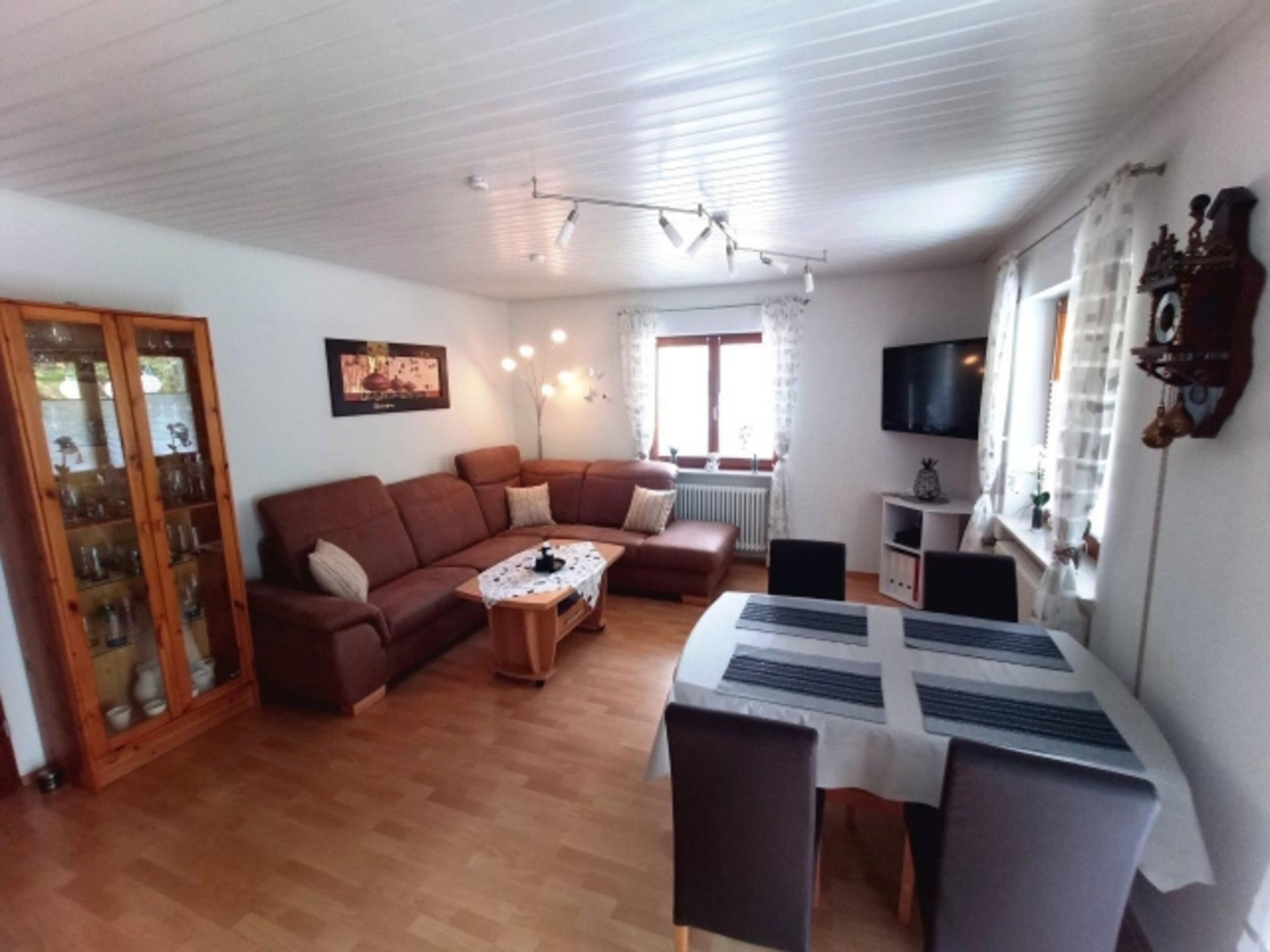 Wohnzimmer mit Vitrine