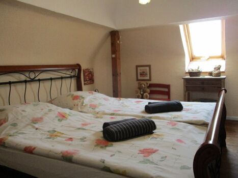 Mit Walmdach  und herrlichen Ausblick in Gebirge