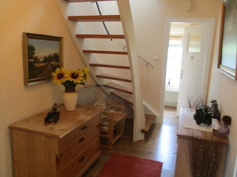 Flur mit Aufgang zum Turmzimmer ( 3.Schlafzimmer )