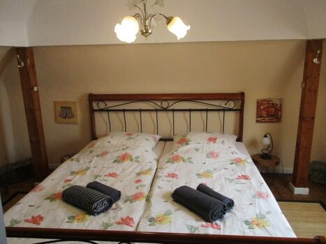 Das Turmzimmer ( Hochzeitszimmer ) 1 Etage höher innerhalb der Fewo am Fluss