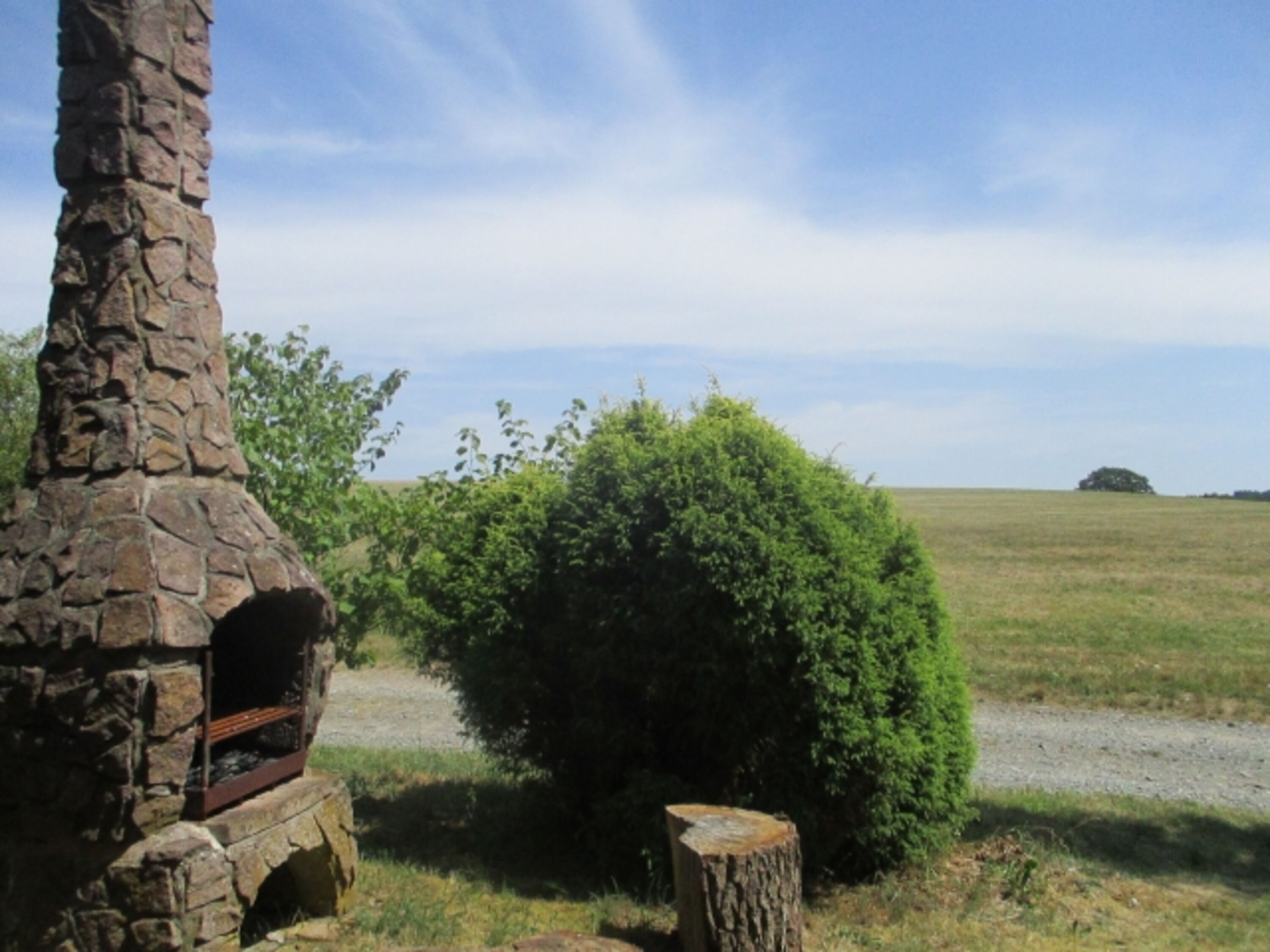Kleiner Garten ( ca. 70 qm ) mit Grillbereich 