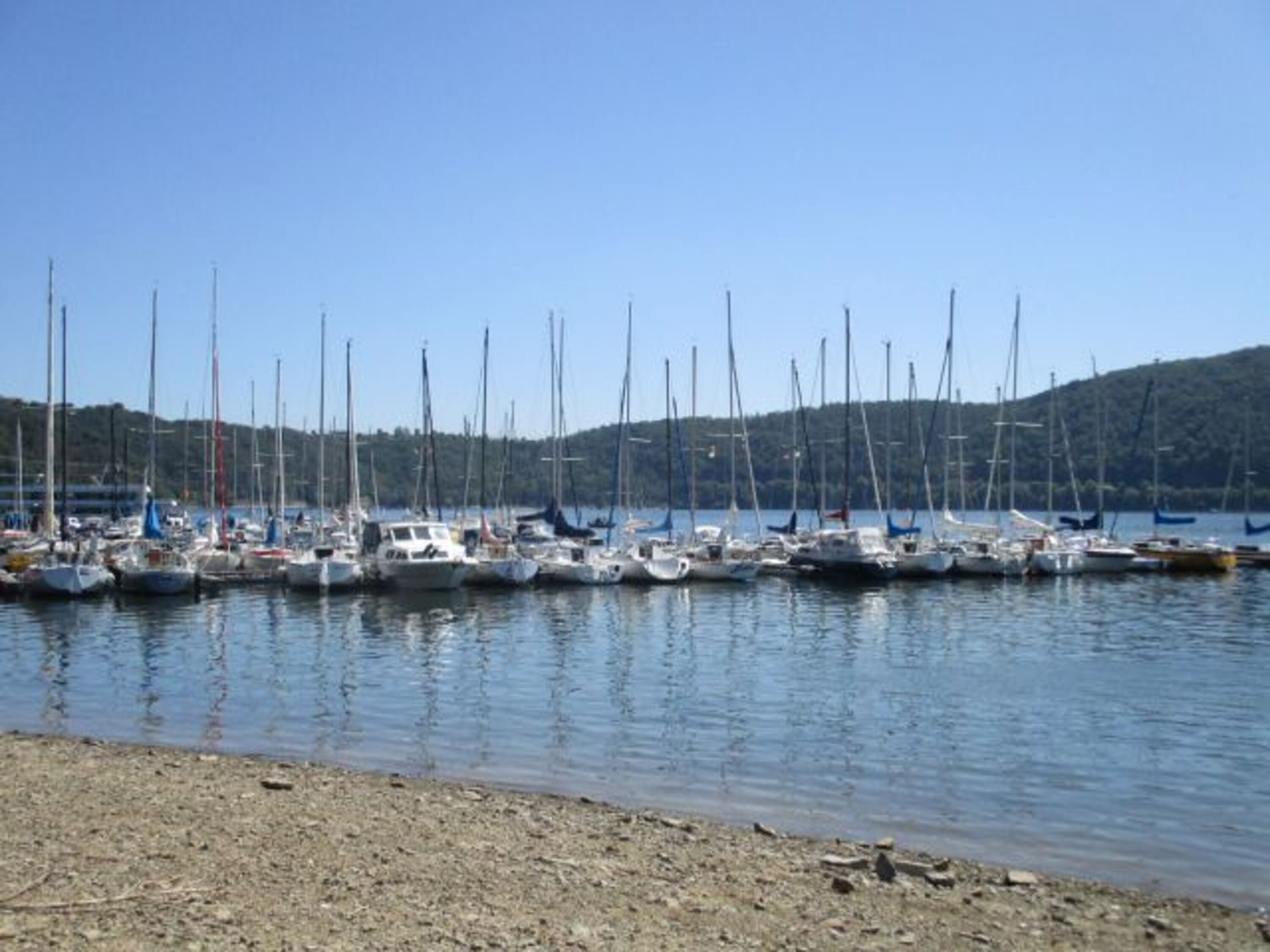 Hafen Edersee mit BOOTSVERLEIH oder Schifffahrt