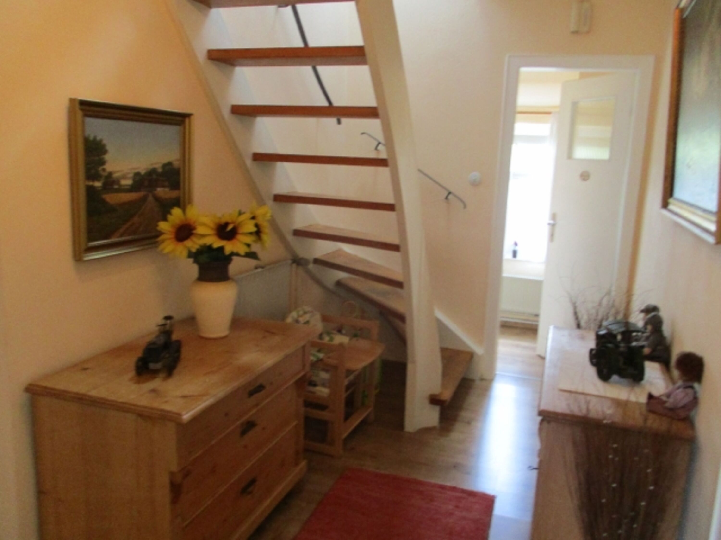 Flur mit Aufgang zum Turmzimmer ( 3.Schlafzimmer )