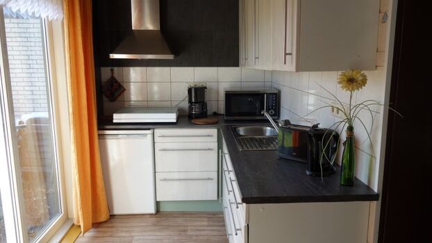 Küche mit Mikrowelle