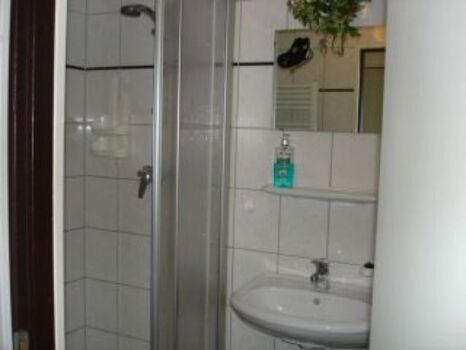Bad mit Dusche 