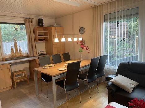 Die Küche lädt zum gemütlichen Kaffeetrinken ein