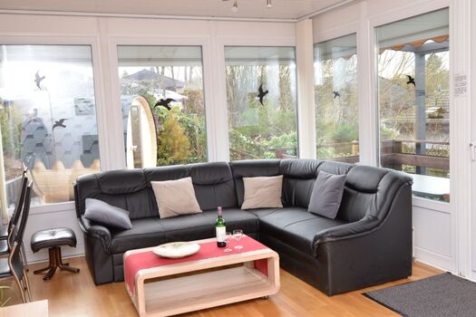 Das neue, gemütliche Eck-Sofa enthält auch eine Schlaffunktion für die 3. und 4. Person