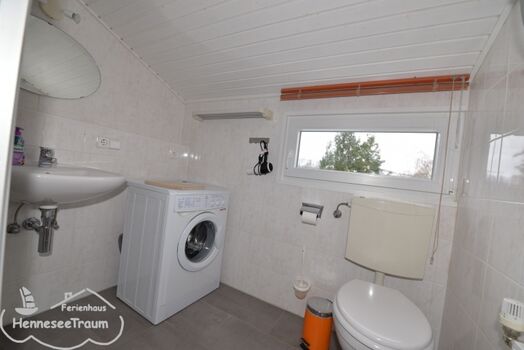 Eine Waschmaschine und Trockner sind auch vorhanden