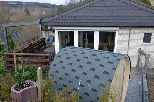 Blick auf Sauna und überdachter Terrasse