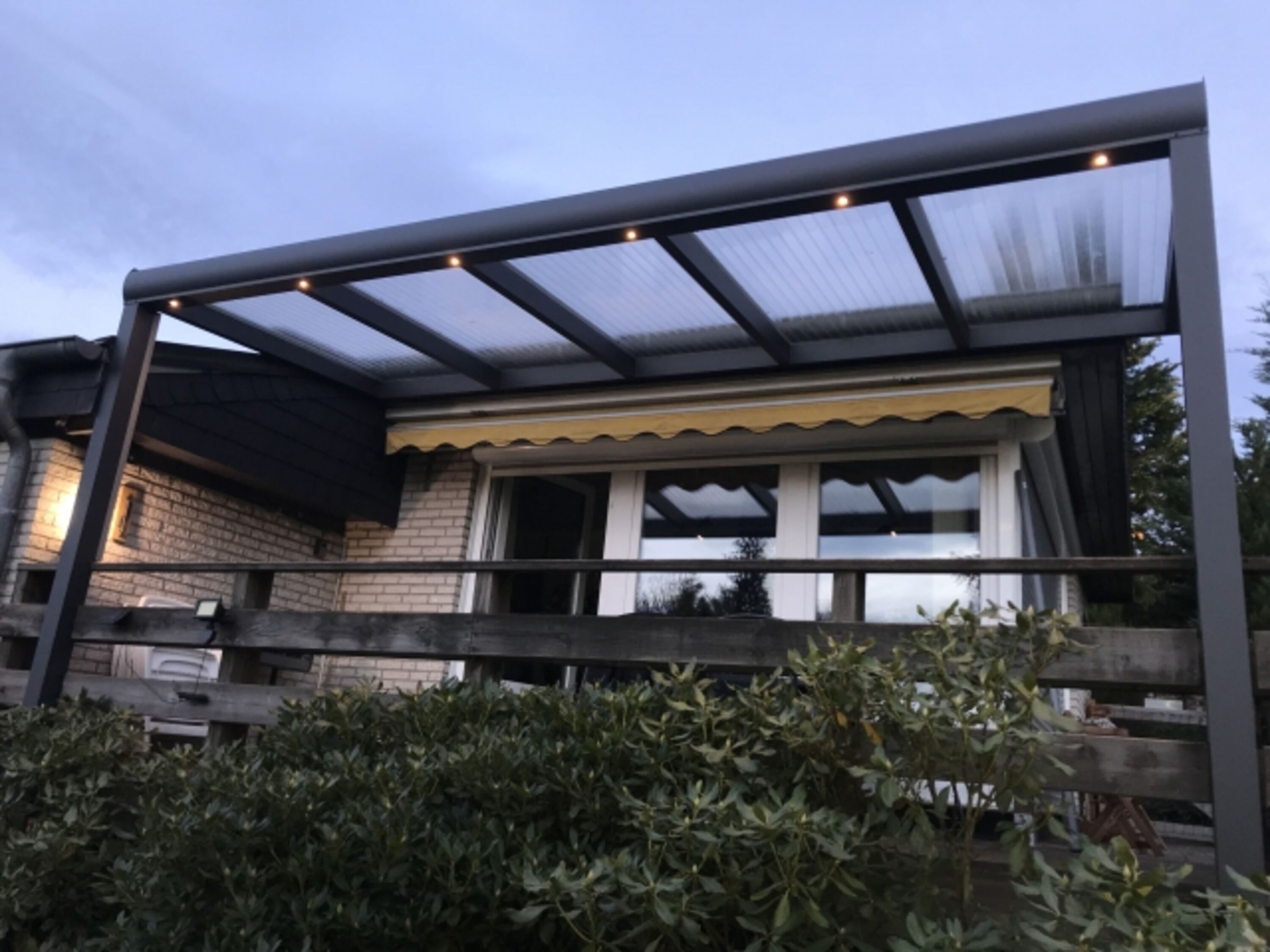 Das neue Terrassendach mit Beleuchtung