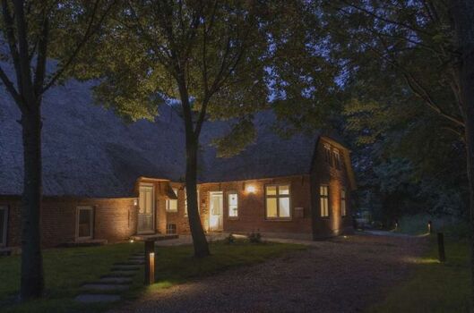 Nachtansicht Haupteingang