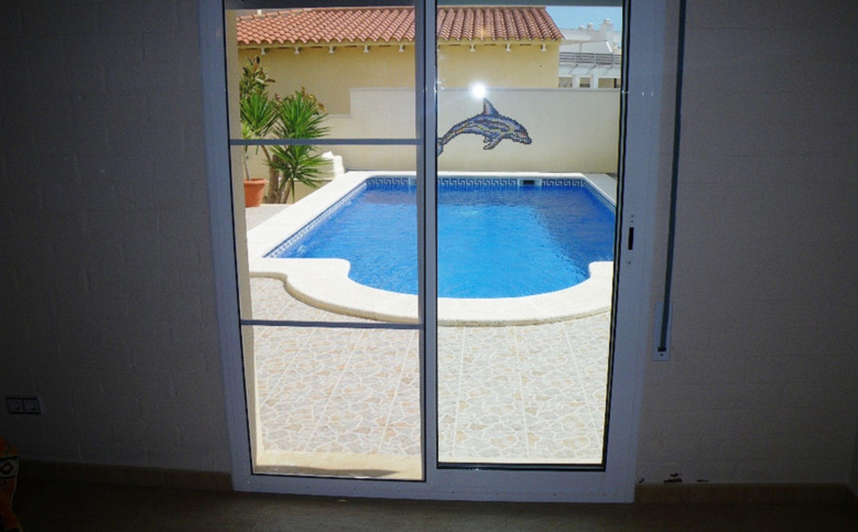Schlafzimmer mit Poolblick