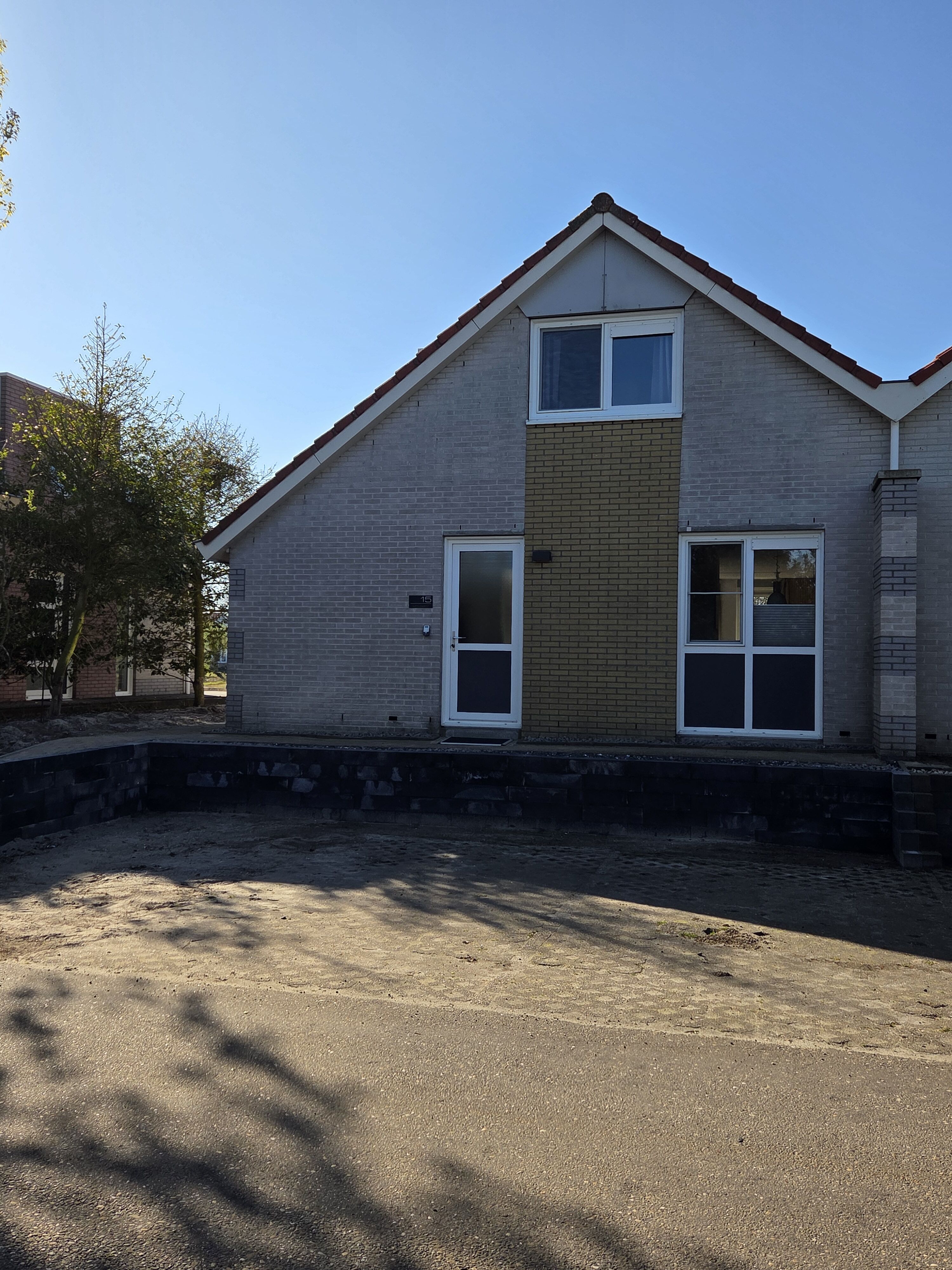 Haus mit Parkplatz