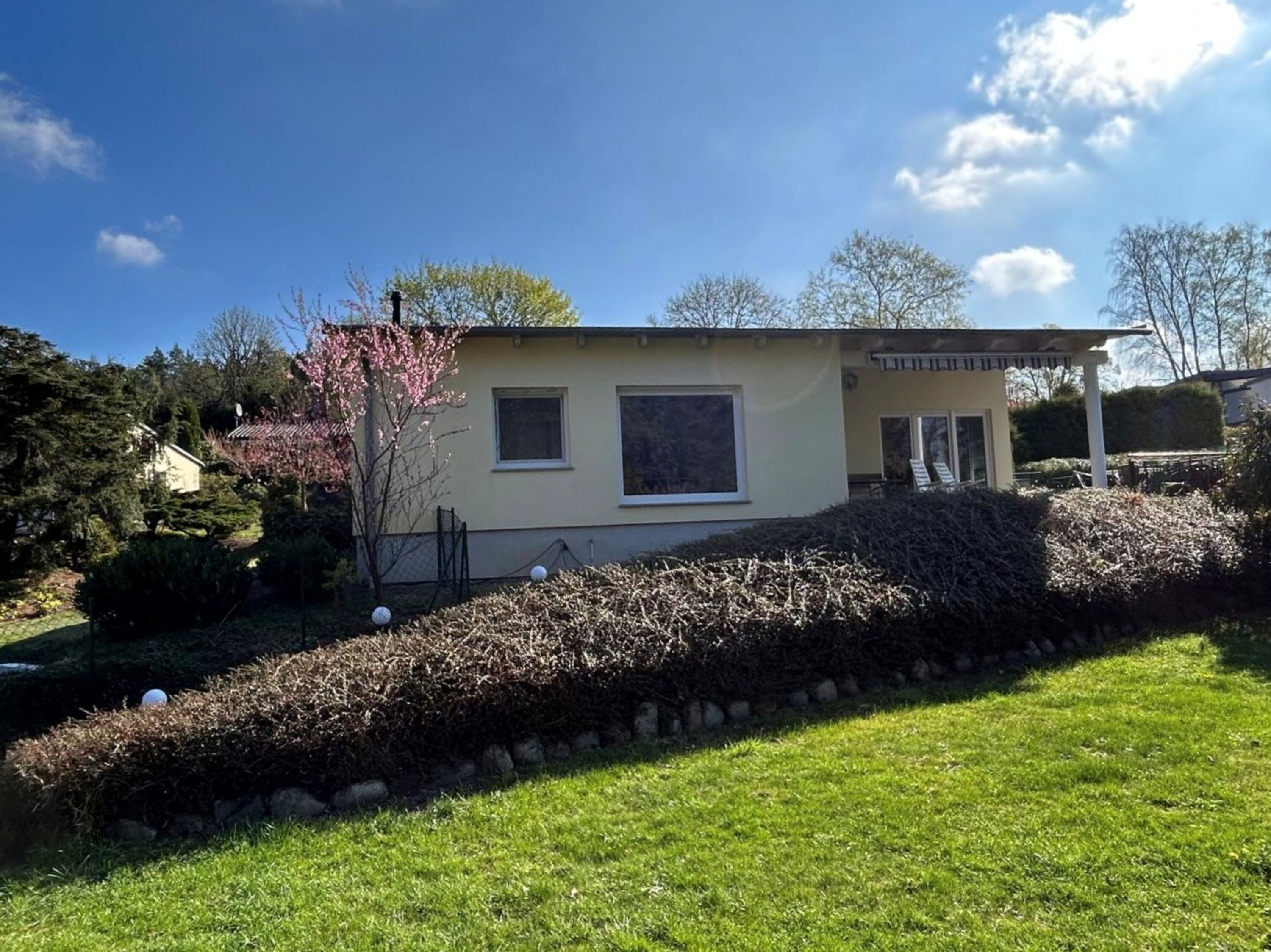 Hausansicht Garten