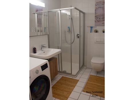 Badezimmer mit Waschmaschine