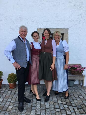 Ihre Gastgeber, Familie Kroiß, heißen Sie herzlich willkommen! Wir stehen Ihnen gerne mit Tipps für Ihren Urlaub mit Hund zur Seite