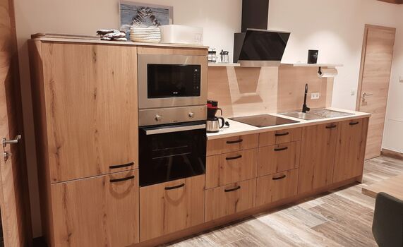 Voll ausgestattete Gourmet-Küche mit Backofen auf Augenhöhe, Senseo Twist Pad-Maschine und Geschirrspüler für einen völlig unbeschwerten Aufenthalt