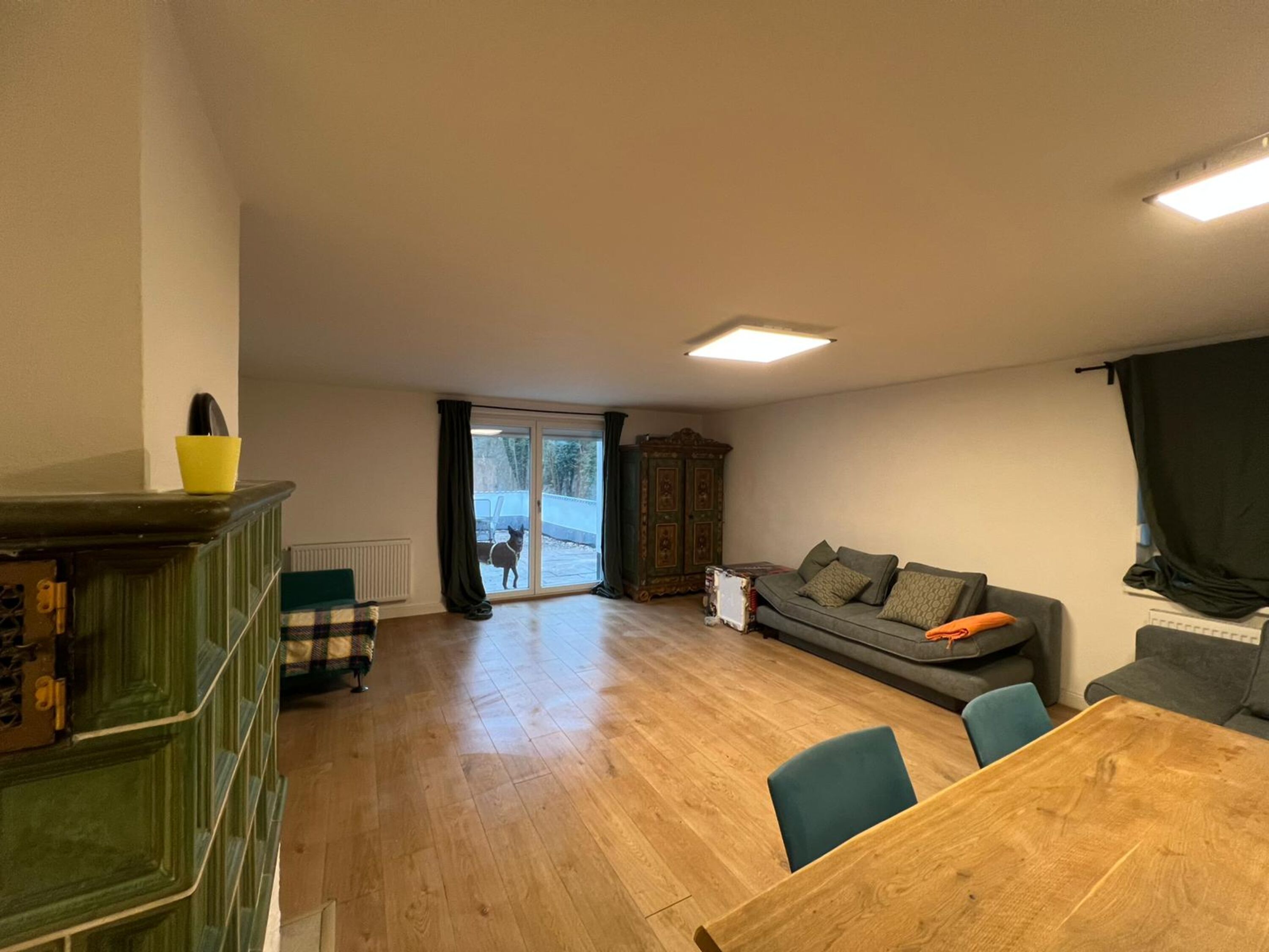 Wohnzimmer mit Schlafsofa