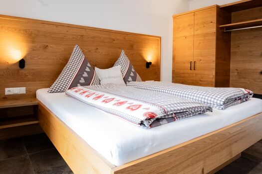 Schlafzimmer mit Doppelbett