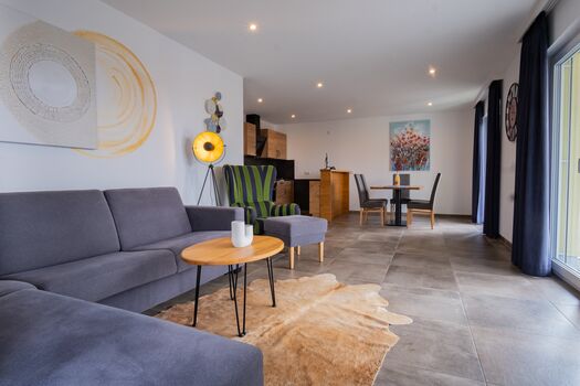 Wohnzimmer und Essecke