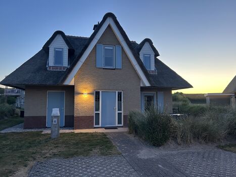 Traumhaftes Beach House unter Reet, Sauna, umzäunter Garten ...