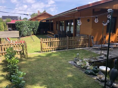 Eingezäunt für Hunde ideal.