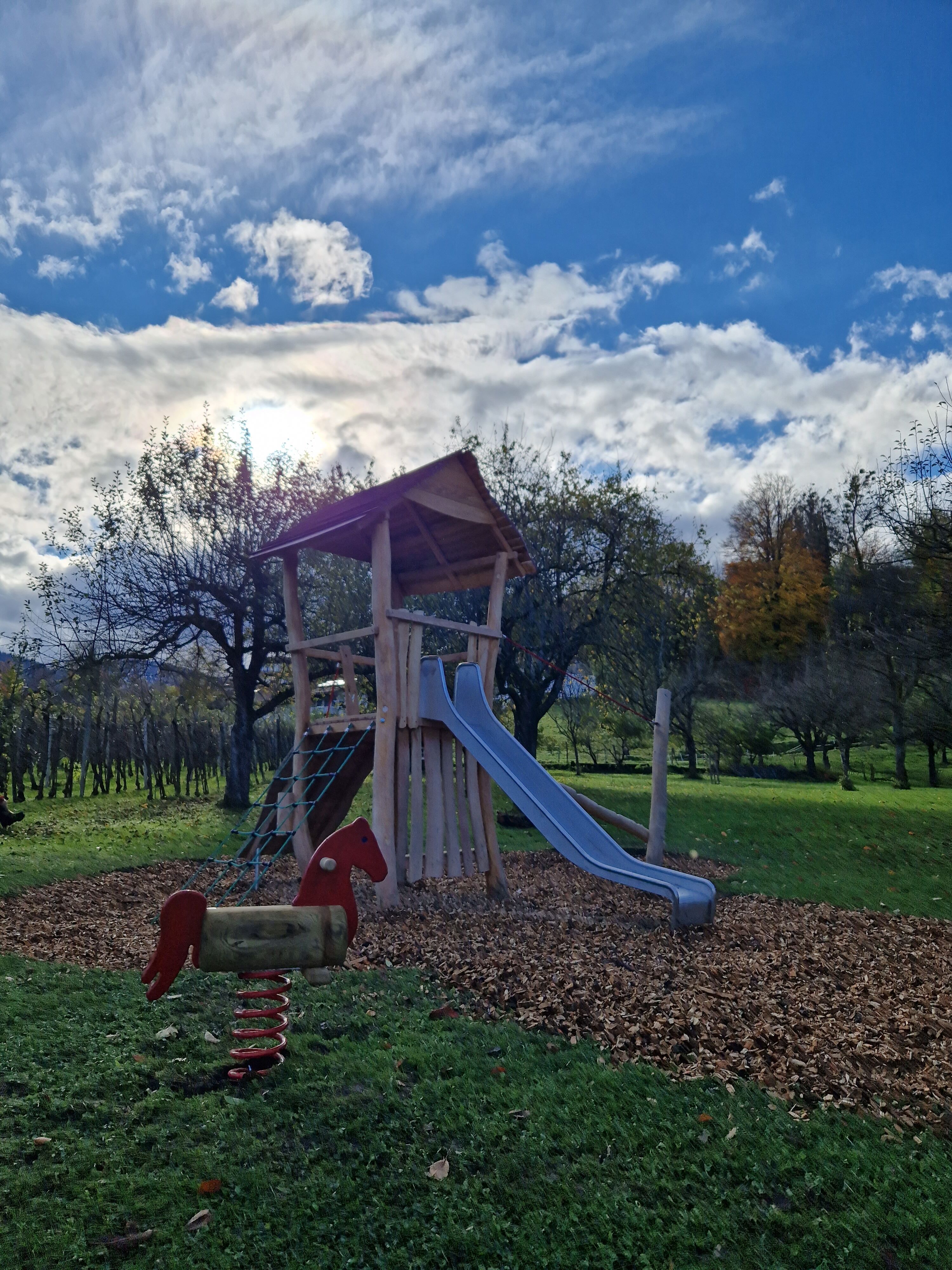 Unser Spielturm im Garten