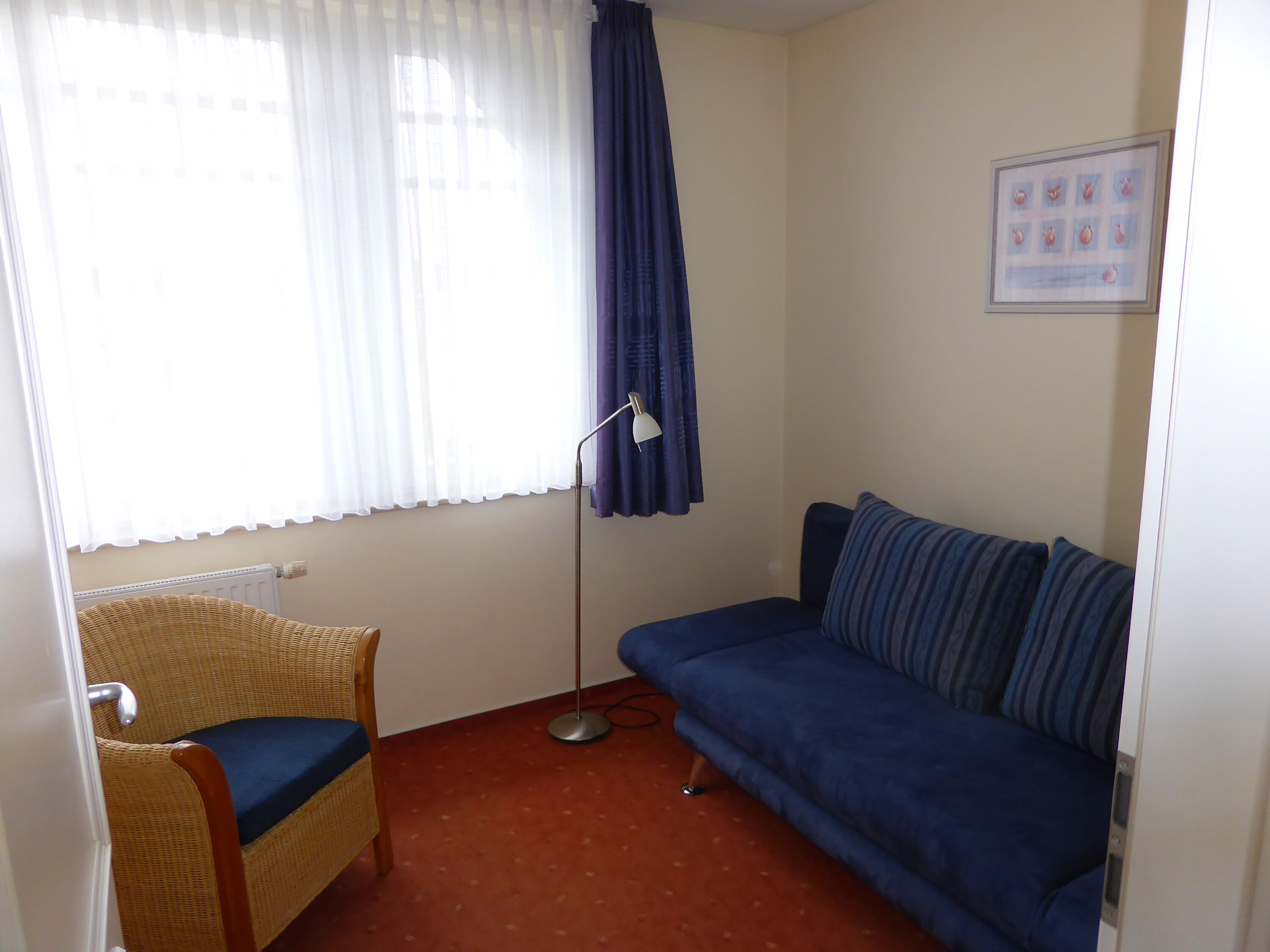 Schlafcouch mit Federkern im kleinen Zimmer 145x210