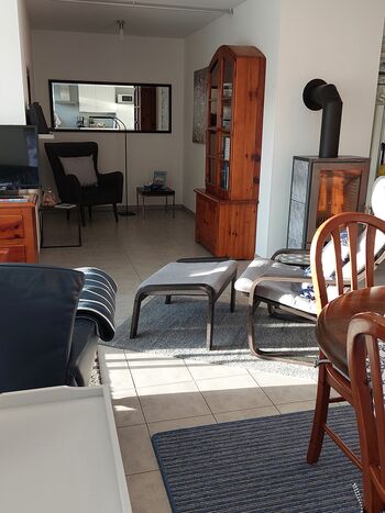 Blick von der Sitzecke in die Leseecke