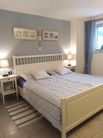 Gemütliches Doppelbett 180 cm x 200 cm