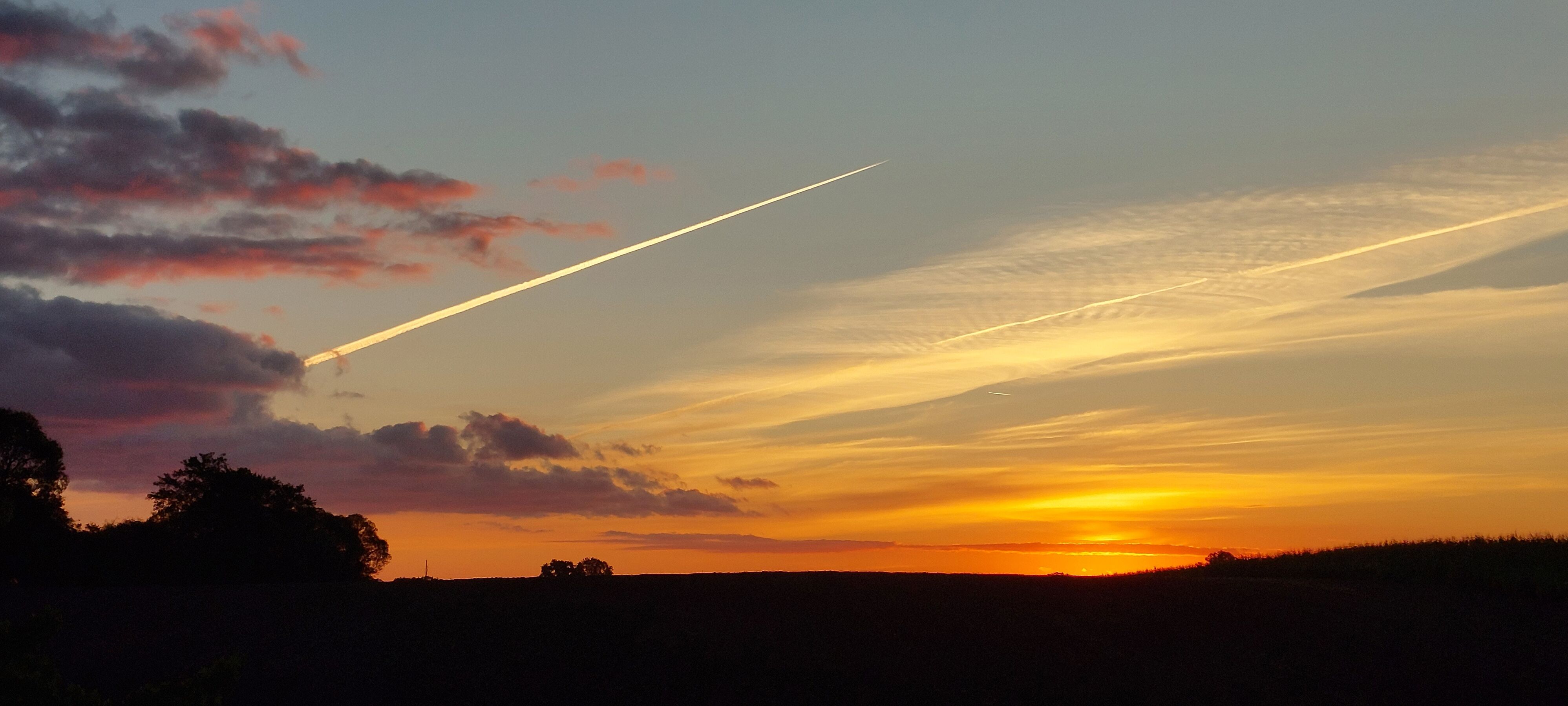 Sonnenaufgang vom Frühstückstisch beobachtet