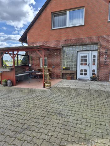 Terrasse und Eingang zur Ferienwohnung