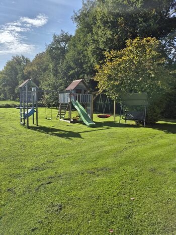 Kinderspielplatz auf dem Grundstück