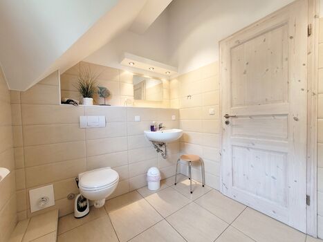 Bad DG mit Whirlpoolwanne