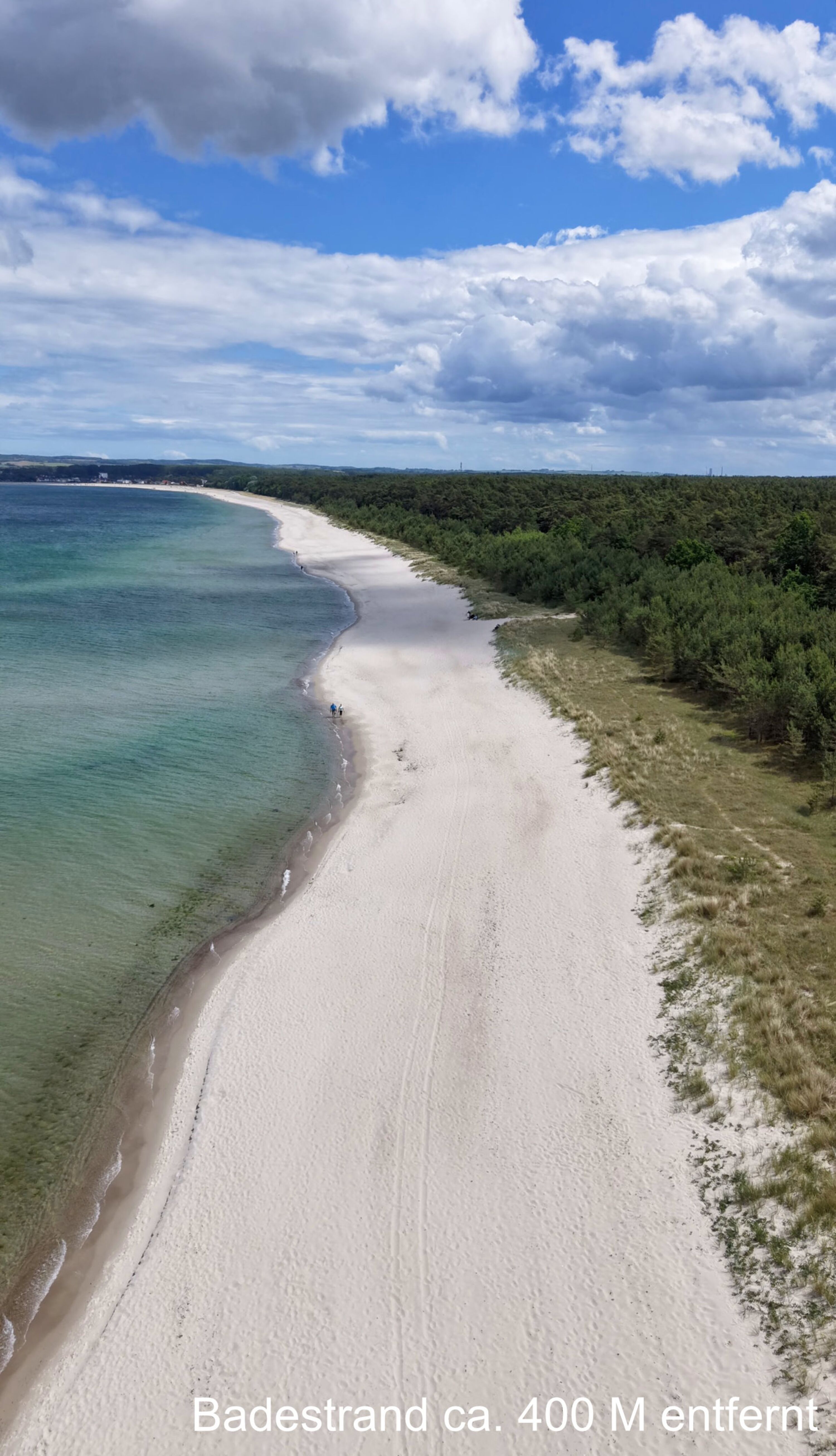 Der 12km lange Badestrand vor Ort