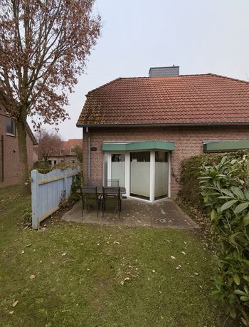 private Terasse mit kleinem Garten