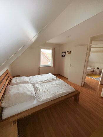 2. Schlafzimmer mit Doppelbett