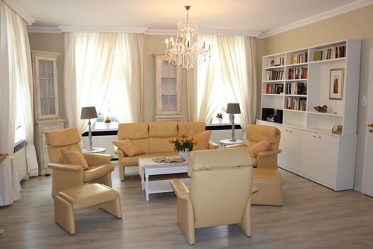 Wohnzimmer mit schwedischen Kamin