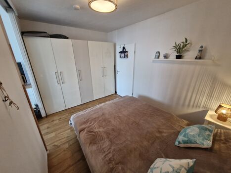 Kleiderschrank mit ausreichend Platz