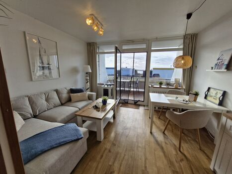 Wohnzimmer mit Zugang zu der Terrasse