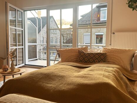 Große Schlafcouch im Wohnzimmer