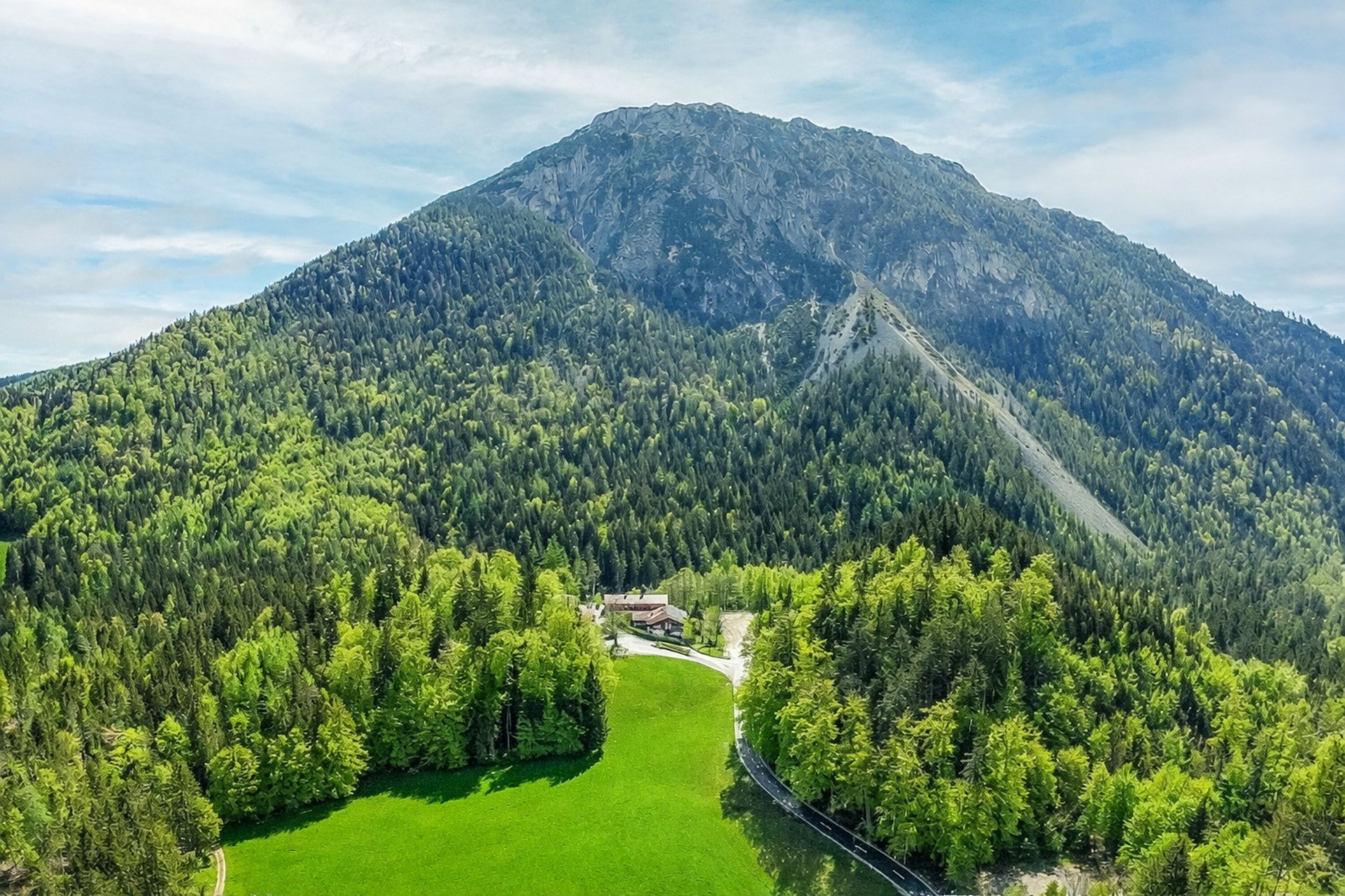 Haus eingebettet in der Natur