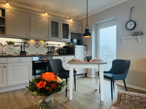 Küche mit Essbereich