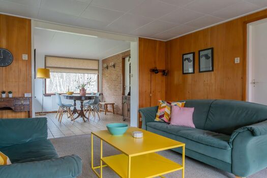 Das gemütlich eingerichtete Wohnzimmer