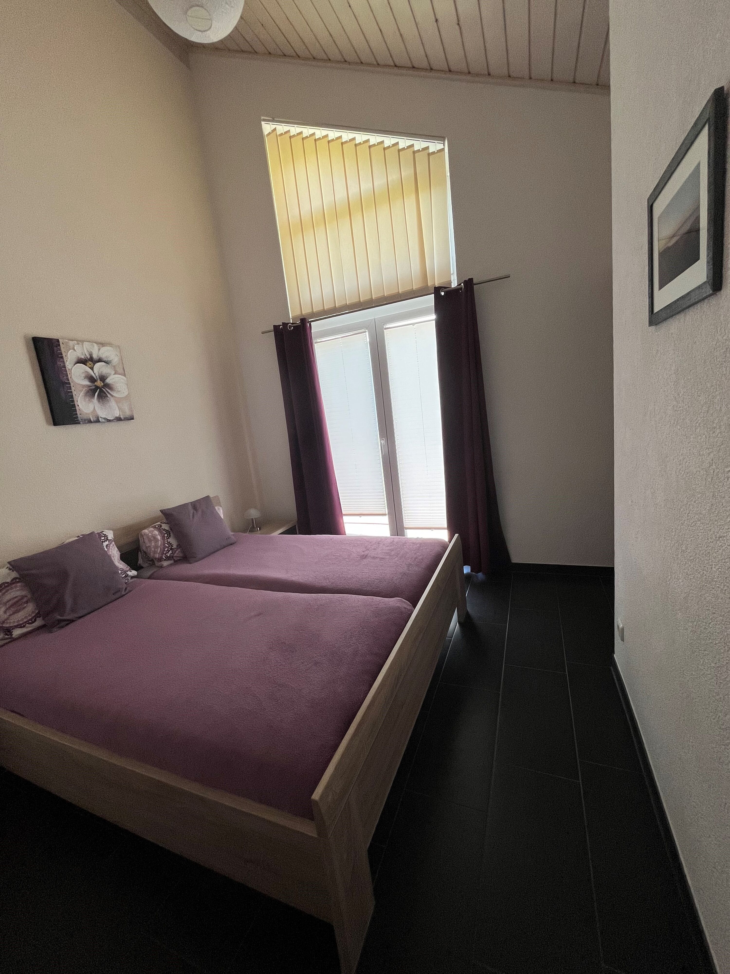 Schlafzimmer 1