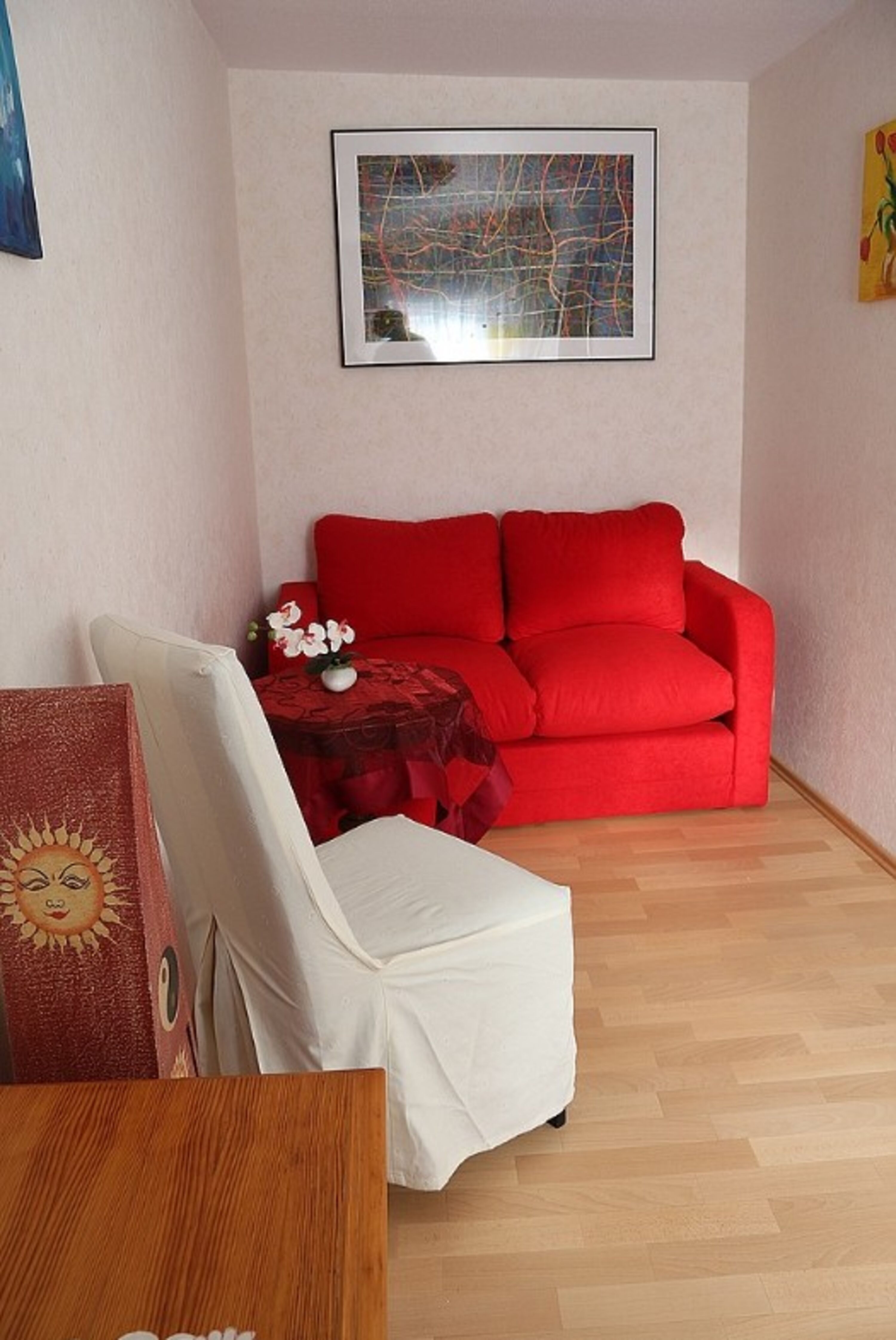 Zimmer mit Schlaf-Auszieh-Couch im Erdgeschoss